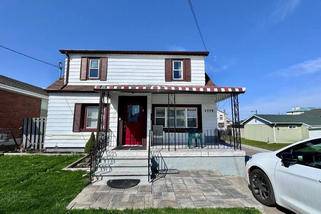 Near The Falls Two Bedroom - 5 Min Walk To Clifton Niagara Falls Eksteriør billede